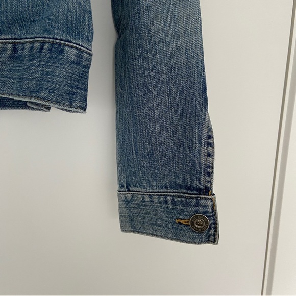 IZOD BLUE LIGHT WASH STRETCH DENIM JACKET, PETITE SMALL - Picture 10 of 14